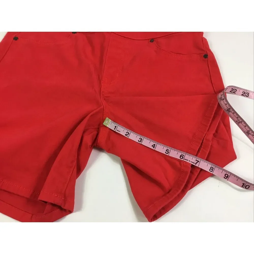New Direction red Chino Womens Booty Shorts Size 10 med rise stretch pull‎ on